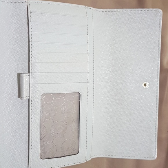 Michael Kors Monogram Wallet - Picture 3 of 4